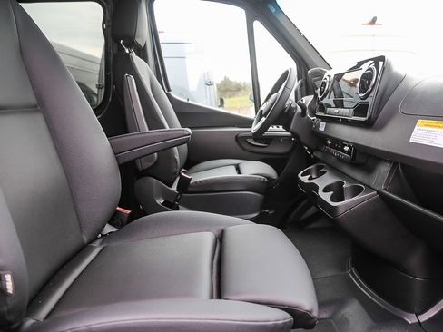 New 2024 Mercedes-Benz Sprinter 144 Cargo image 15