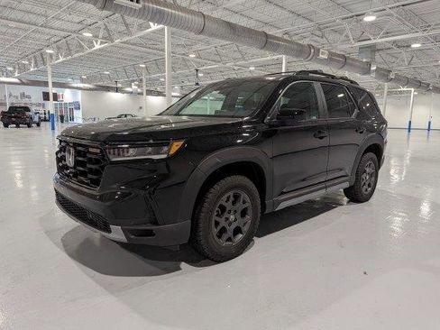 New 2025 Honda Pilot TrailSport image 4