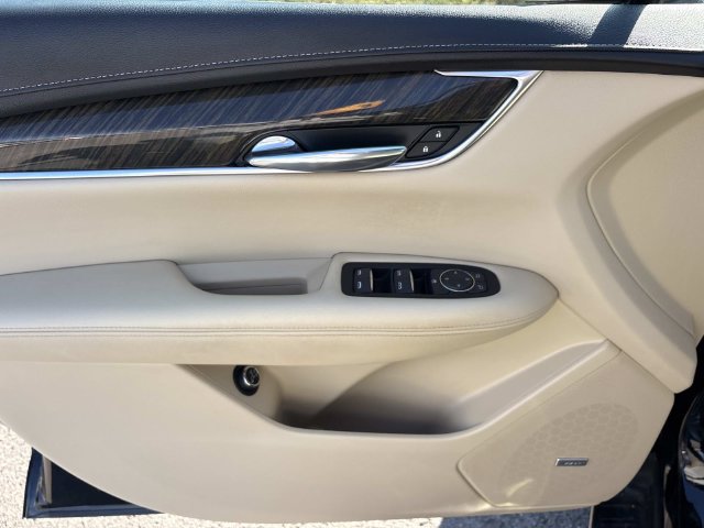 Used 2017 Cadillac XT5 FWD image 24