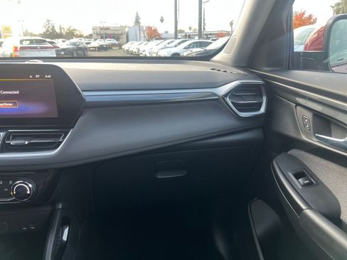 Used 2025 Chevrolet TrailBlazer LT image 35