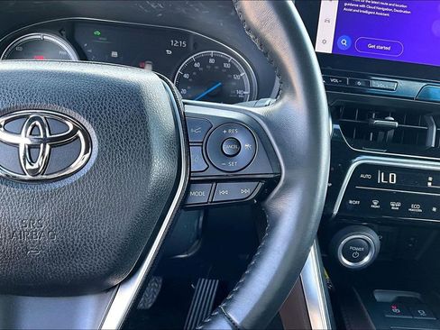 Used 2024 Toyota Venza XLE image 28