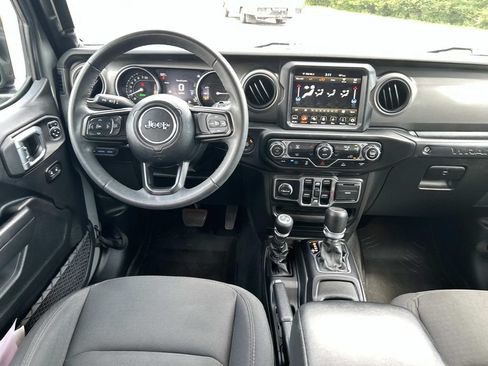 Used 2023 Jeep Wrangler Unlimited w/ Sun & Screen Package AWD/4WD image 18