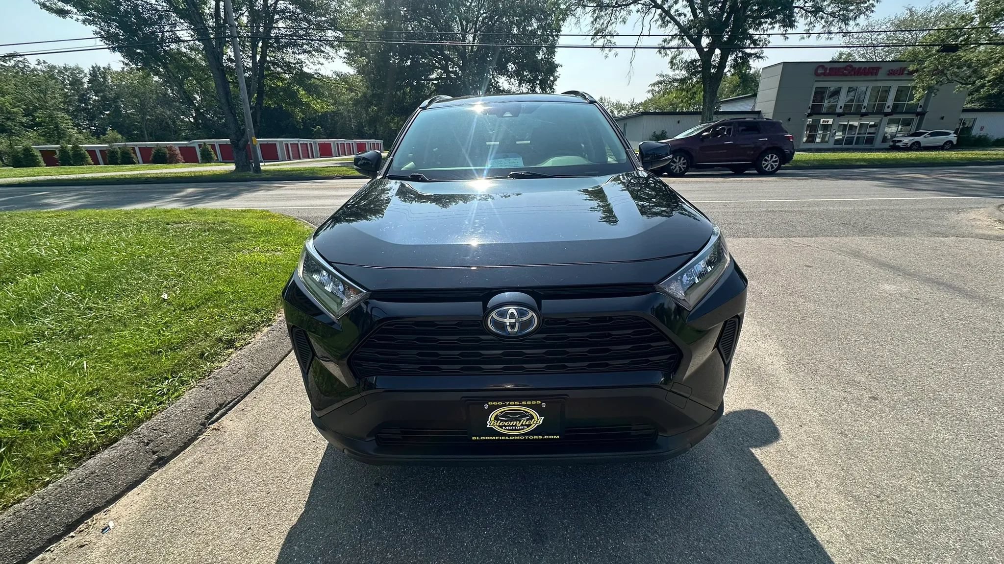 Used 2020 Toyota RAV4 LE AWD/4WD image 2