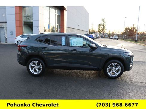 Certified 2025 Chevrolet Trax LS w/ LS Convenience Package image 8