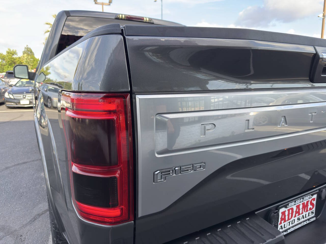 Used 2015 Ford F150 Platinum w/ Equipment Group 701A Luxury AWD/4WD image 24