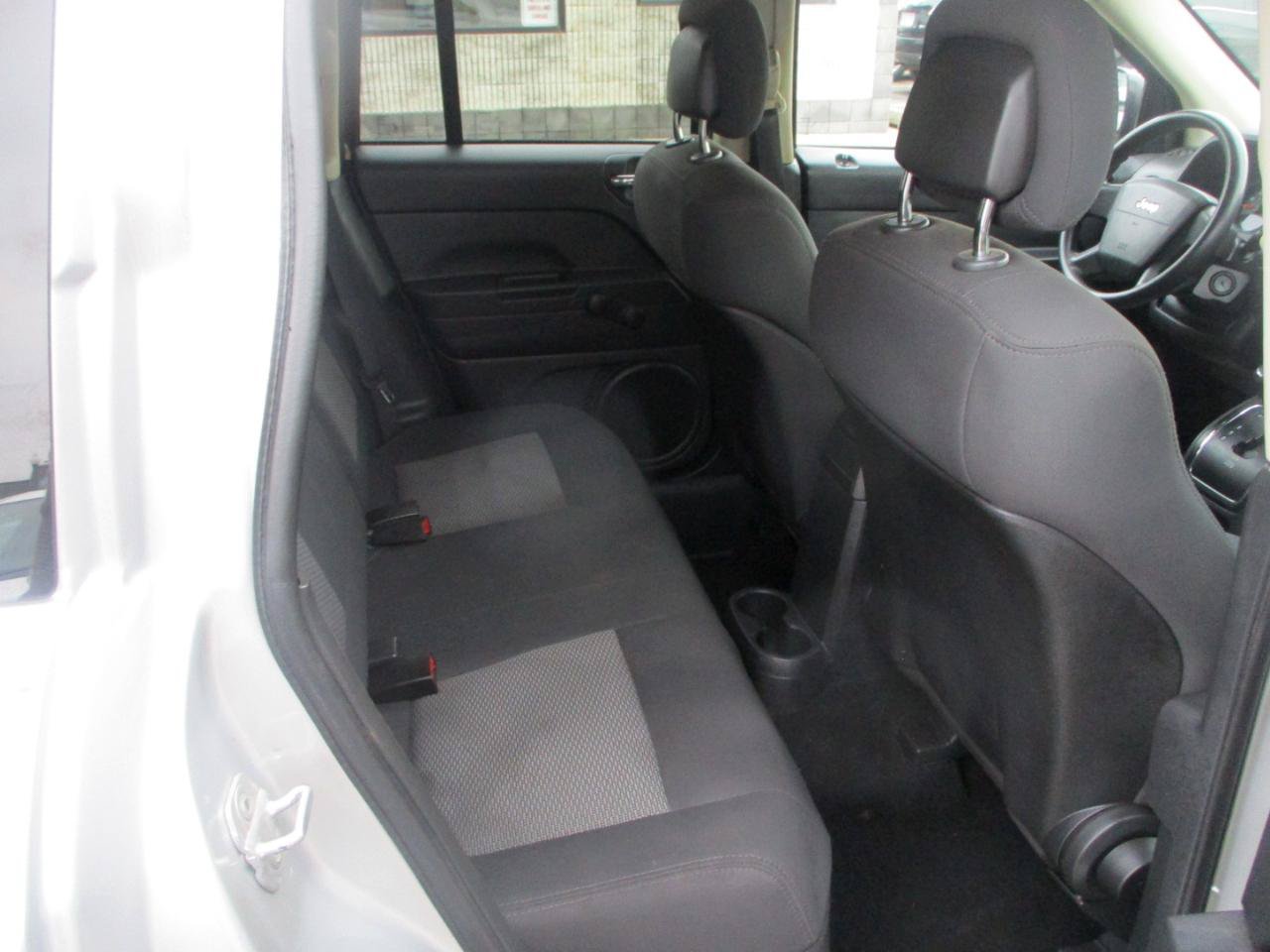 Used 2010 Jeep Compass Sport FWD image 8