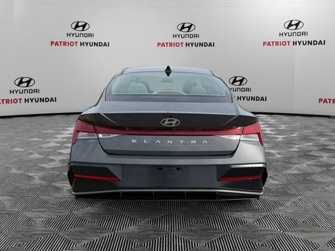 Used 2025 Hyundai Elantra SEL FWD image 4