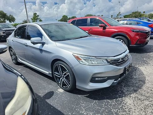 Used 2017 Honda Accord Touring image 1