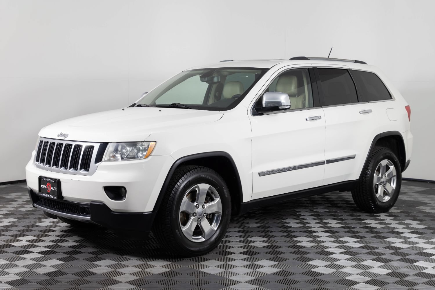 Used 2011 Jeep Grand Cherokee Limited AWD/4WD image 1