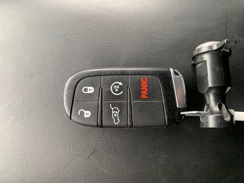 Used 2020 Jeep Grand Cherokee Altitude AWD/4WD image 30