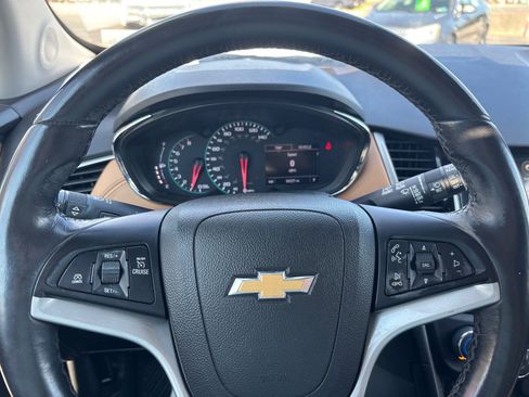 Used 2019 Chevrolet Trax LT w/ Sun & Sound Package AWD/4WD image 22
