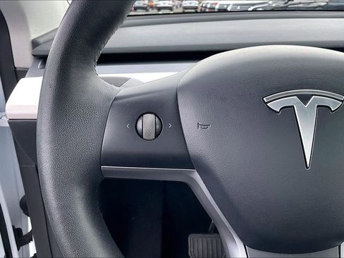 Used 2023 Tesla Model Y Long Range image 18