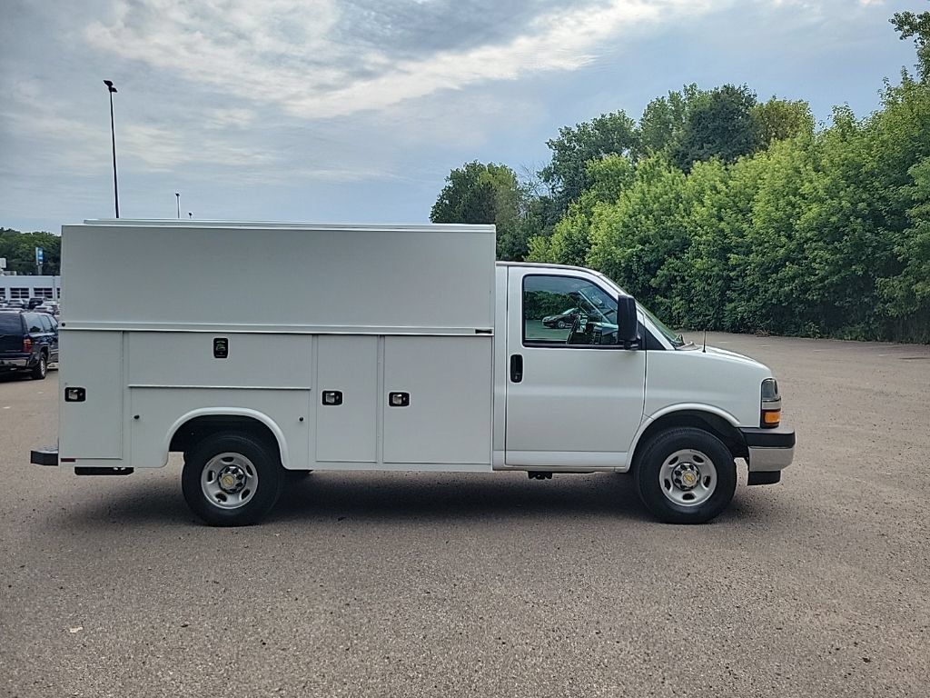 Used 2024 Chevrolet Express 3500 w/ Power Convenience Package RWD image 7