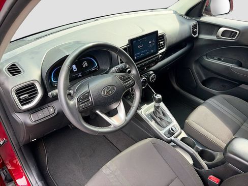 Used 2024 Hyundai Venue SEL FWD image 9