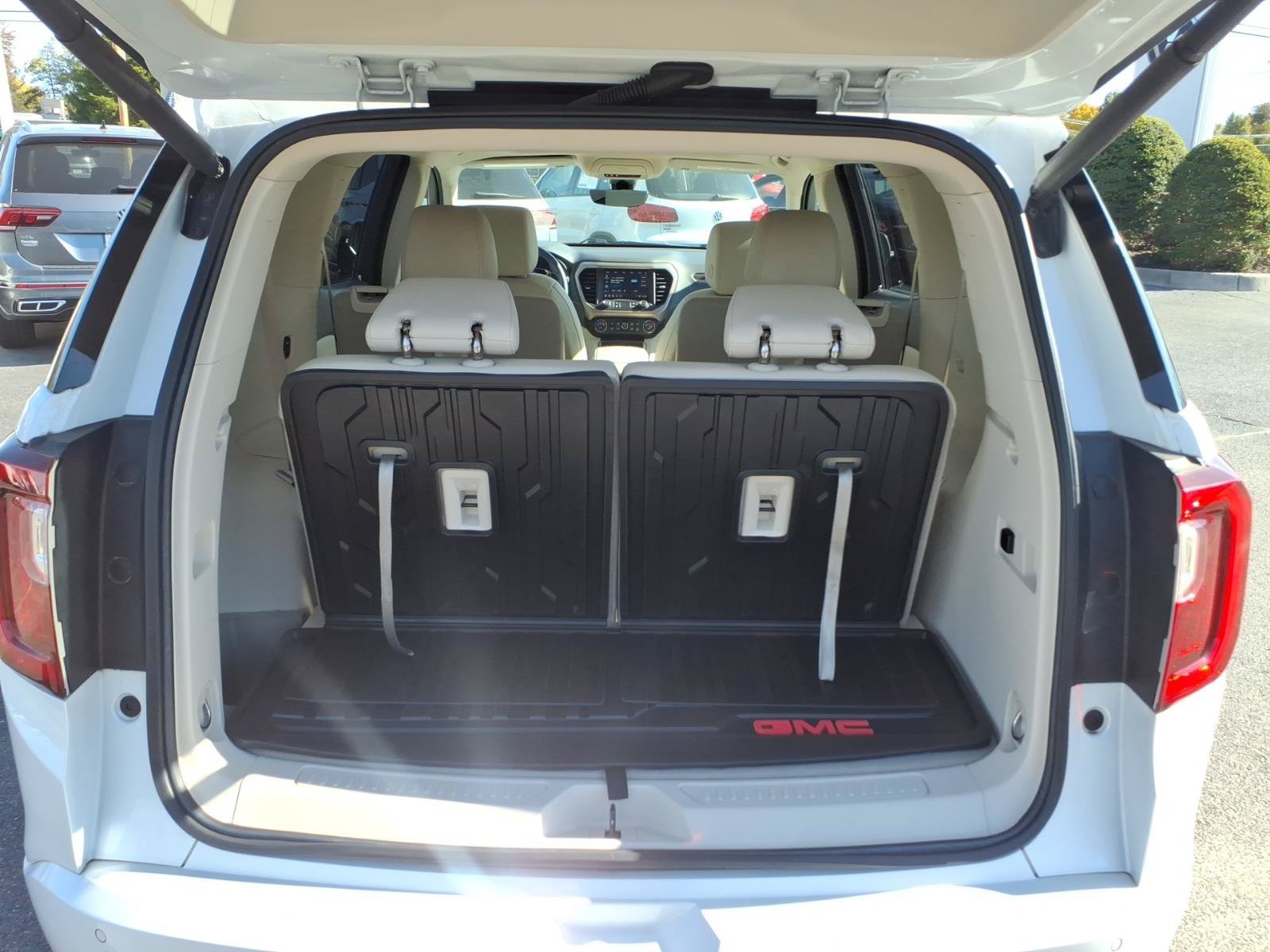 Used 2022 GMC Acadia Denali w/ Denali Ultimate Package AWD/4WD image 11