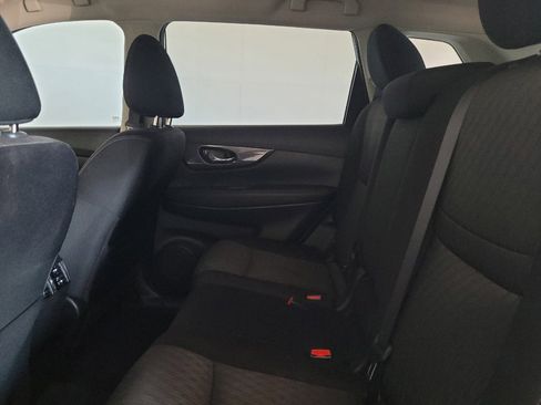 Used 2020 Nissan Rogue SV FWD image 18