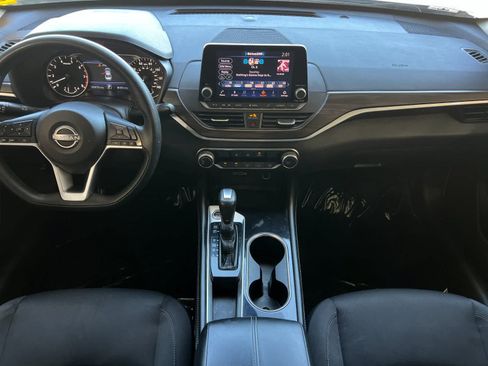 Used 2023 Nissan Altima 2.5 SV FWD image 4