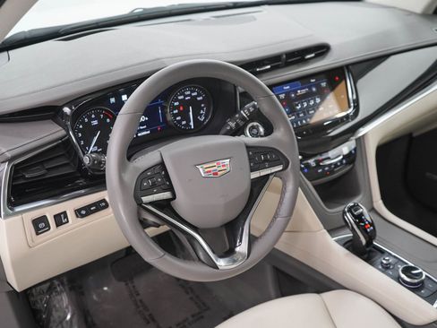 Used 2023 Cadillac XT6 Premium Luxury w/ Technology Package AWD/4WD image 21