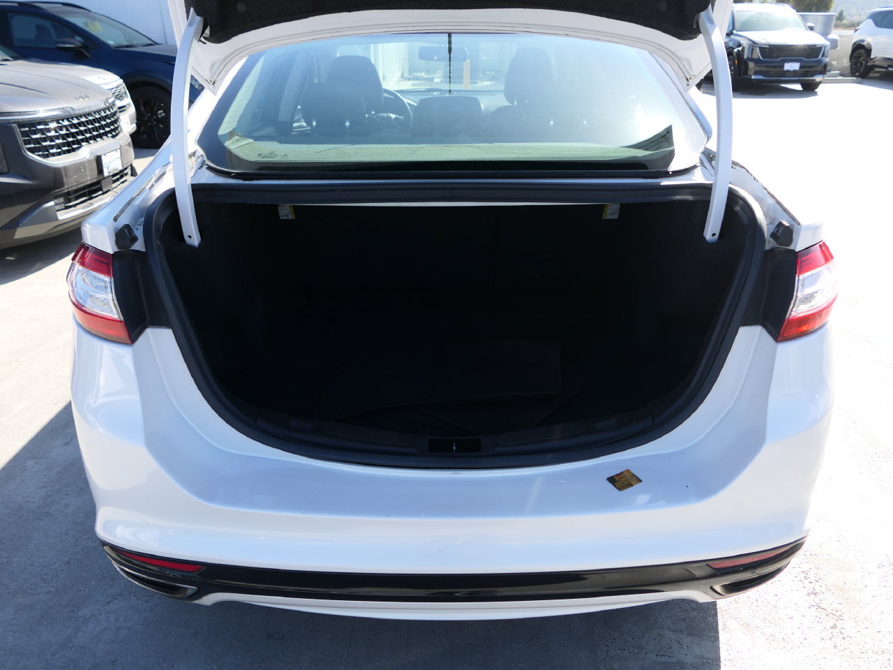 Used 2014 Ford Fusion SE w/ Equipment Group 202A FWD image 24