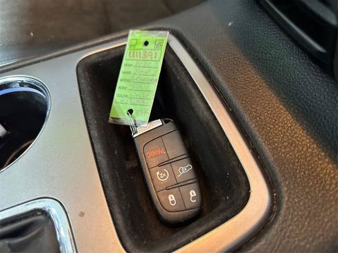 Used 2020 Jeep Grand Cherokee Altitude AWD/4WD image 27
