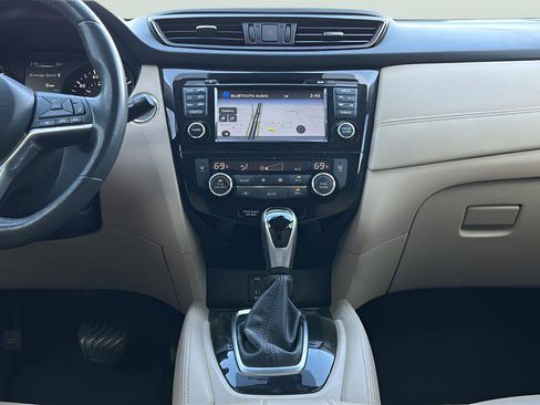 Used 2017 Nissan Rogue SL w/ SL Premium Package image 20