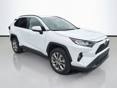 Used 2020 Toyota RAV4 XLE Premium image 1