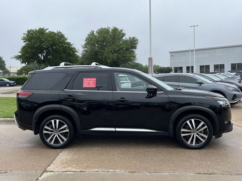 Certified 2024 Nissan Pathfinder Platinum w/ Cargo Package AWD/4WD image 3