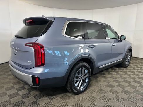 Used 2023 Kia Telluride LX image 3