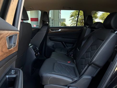 Used 2026 Volkswagen Atlas SE FWD image 12