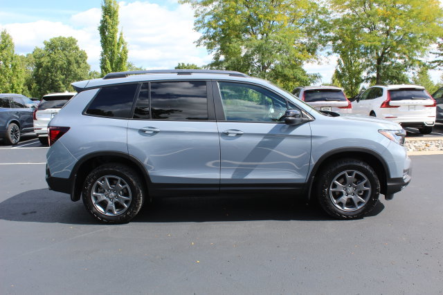 Used 2025 Honda Passport TrailSport image 2