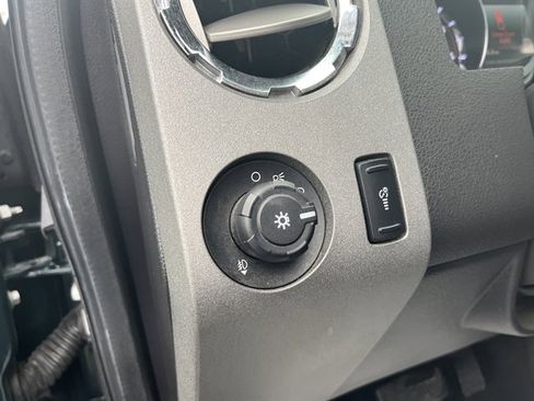 Used 2011 Ford F250 Lariat w/ Lariat Interior Pkg image 18