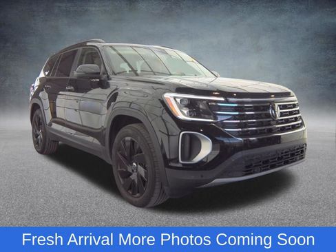 Used 2025 Volkswagen Atlas SE FWD image 2