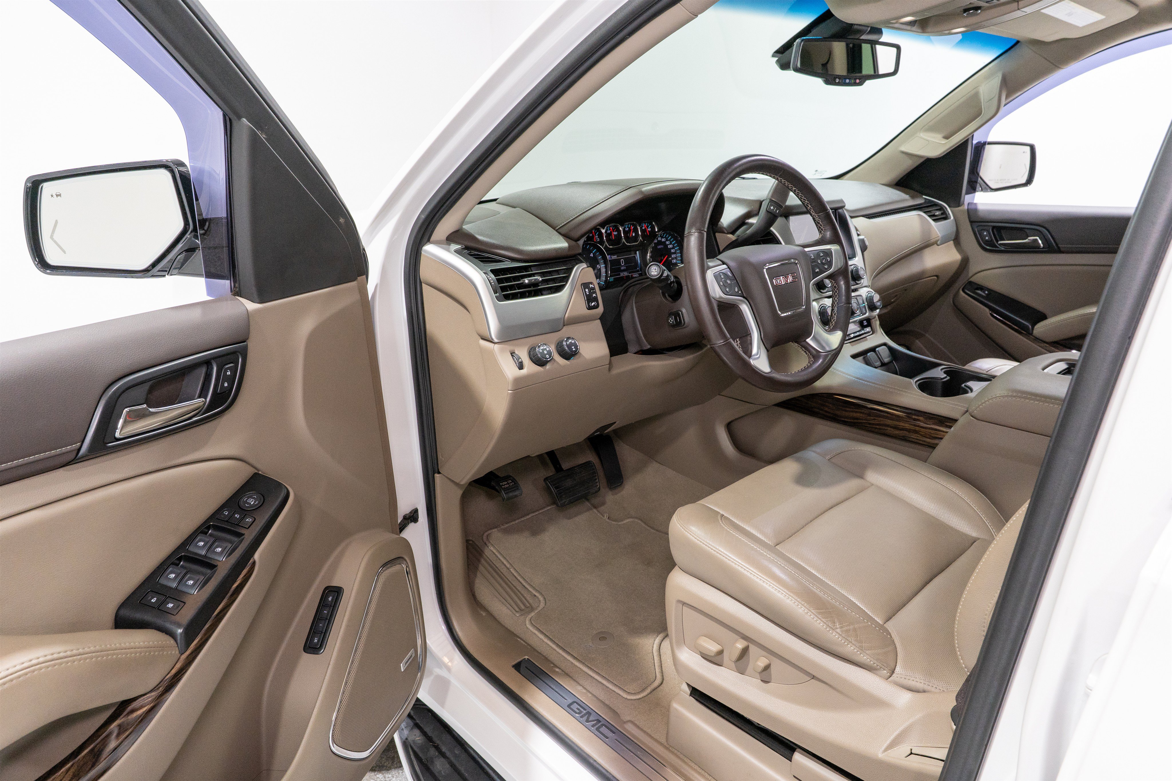 Used 2019 GMC Yukon SLT w/ Premium Edition AWD/4WD image 11