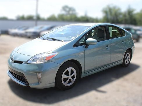 Used 2015 Toyota Prius Four FWD image 14