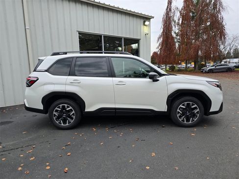 New 2025 Subaru Forester Premium image 3