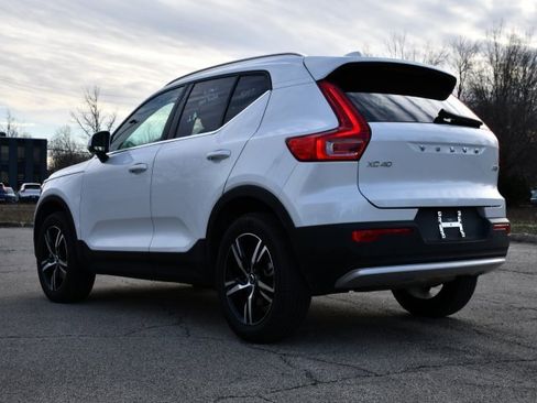 Certified 2025 Volvo XC40 B5 Core image 5