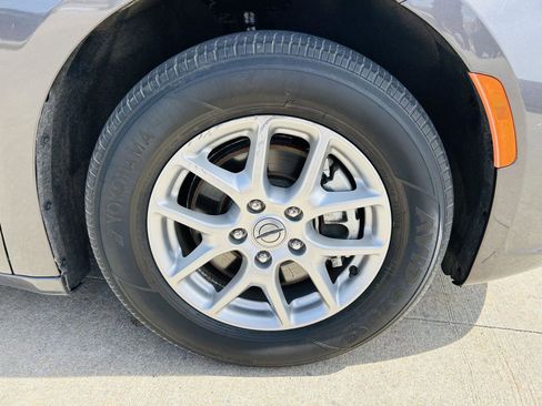 Used 2023 Chrysler Pacifica Touring-L image 41