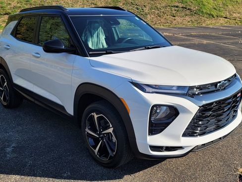 Used 2023 Chevrolet TrailBlazer RS w/ Convenience Package image 2