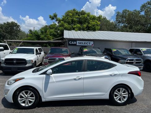 Used 2015 Hyundai Elantra SE w/ Option Group 03 FWD image 8