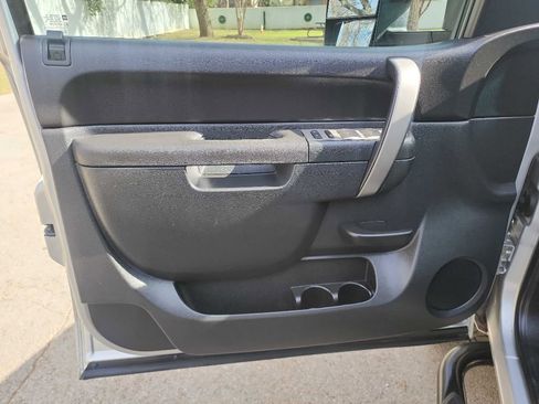 Used 2011 Chevrolet Silverado 2500 LT w/ Interior Plus Package image 13