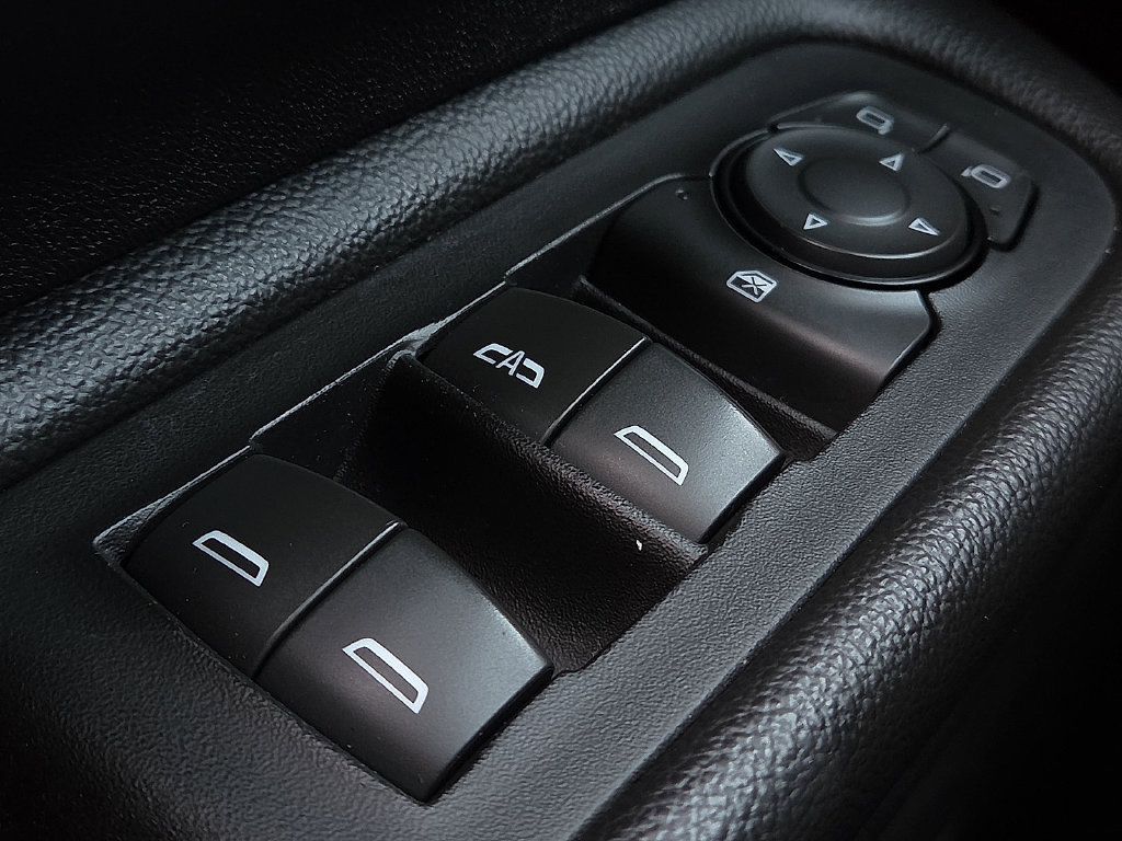 Used 2018 GMC Terrain SLE w/ Driver Convenience Package FWD image 16