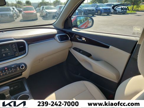 Used 2020 Kia Sorento LX FWD image 18