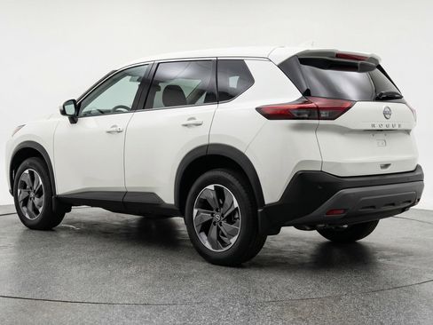 Used 2025 Nissan Rogue SV AWD/4WD image 6
