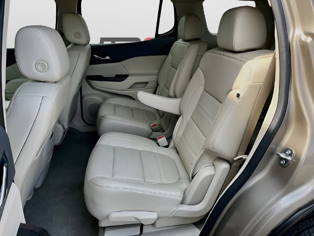 Used 2023 GMC Acadia Denali w/ Denali Technology Package FWD image 25