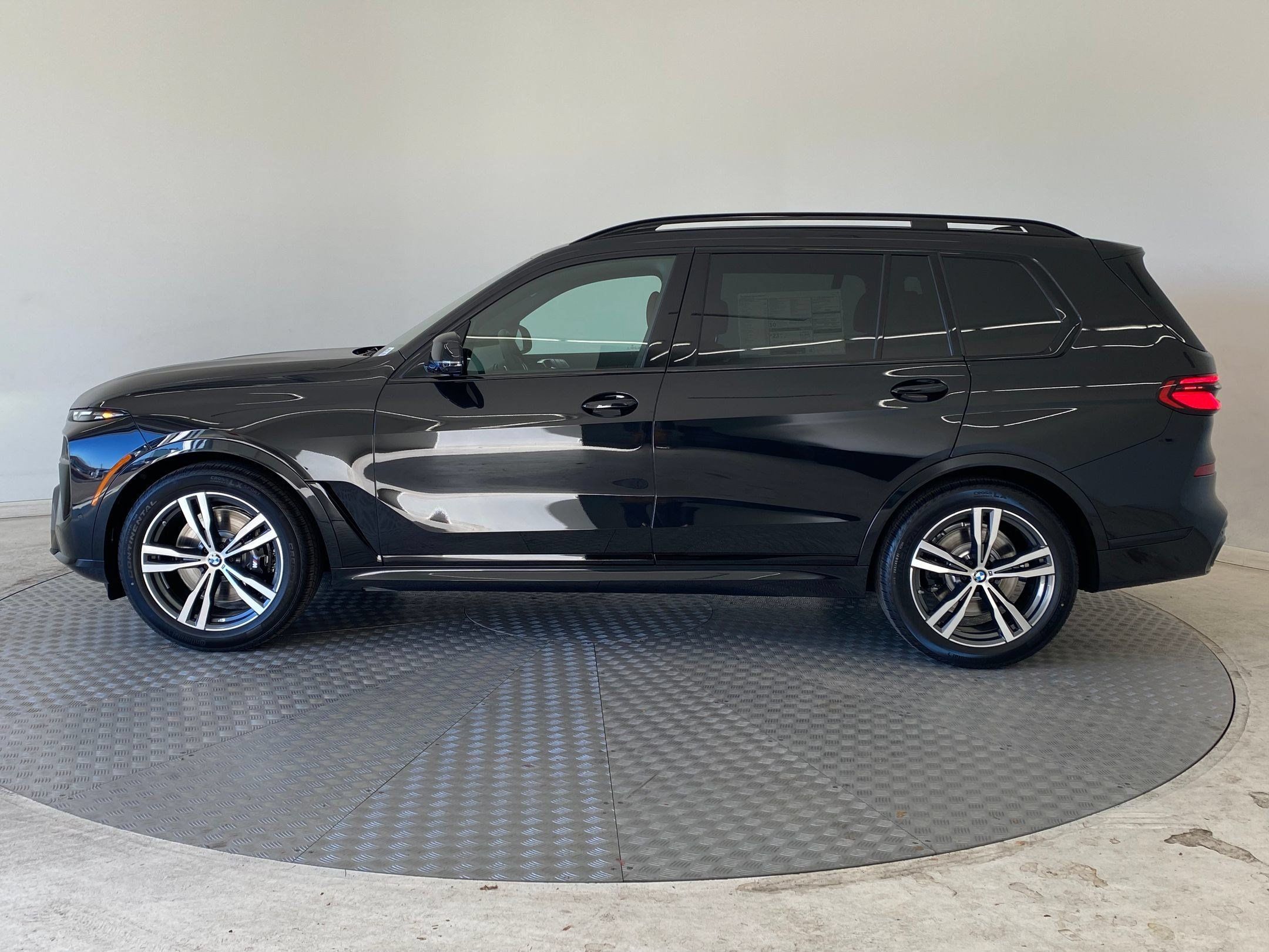 Used 2026 BMW X7 xDrive40i w/ M Sport Package AWD/4WD image 2