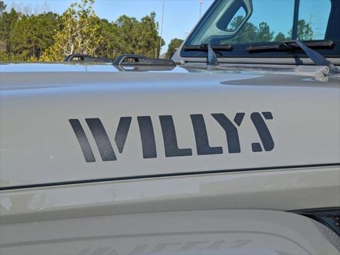 Certified 2022 Jeep Gladiator Willys image 28