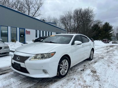 Used 2013 Lexus ES 350 w/ Luxury Pkg
