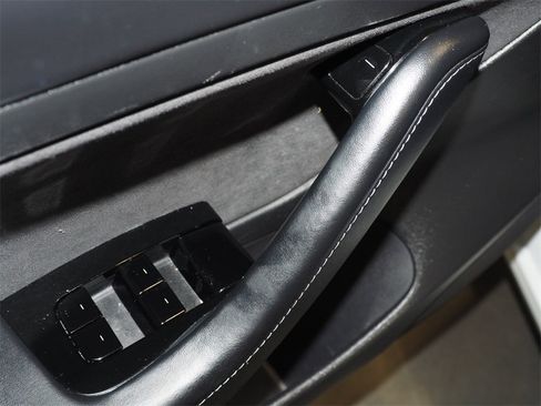 Used 2020 Tesla Model 3 Standard Range Plus image 25