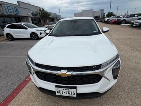 Used 2025 Chevrolet Trax LS w/ LS Convenience Package FWD image 7