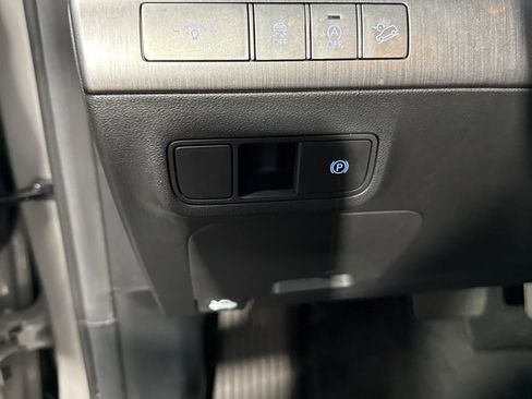 Used 2024 Hyundai Kona SE image 33